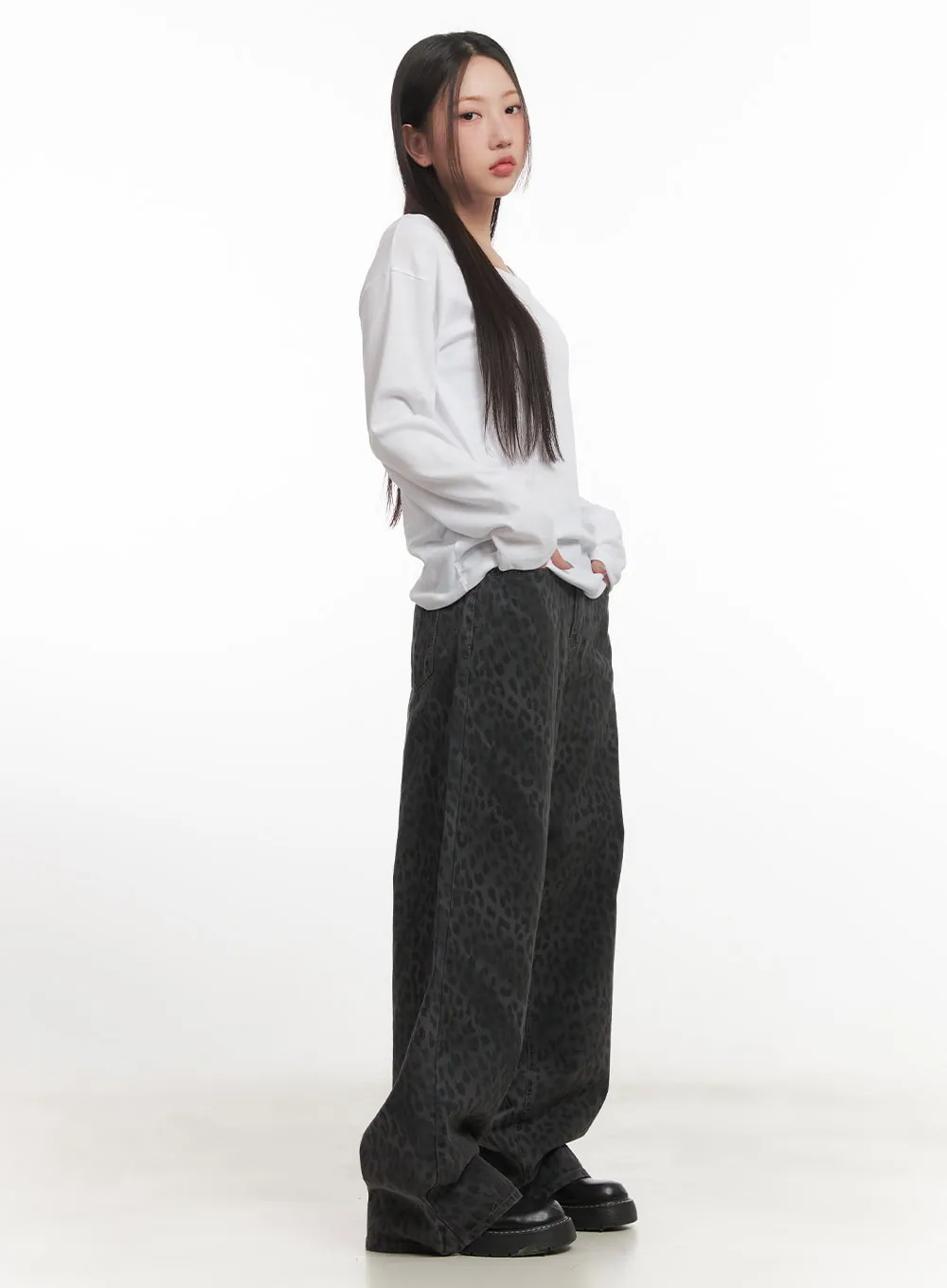 Loose Fit U-Neck Long Sleeve Shirt CF524
